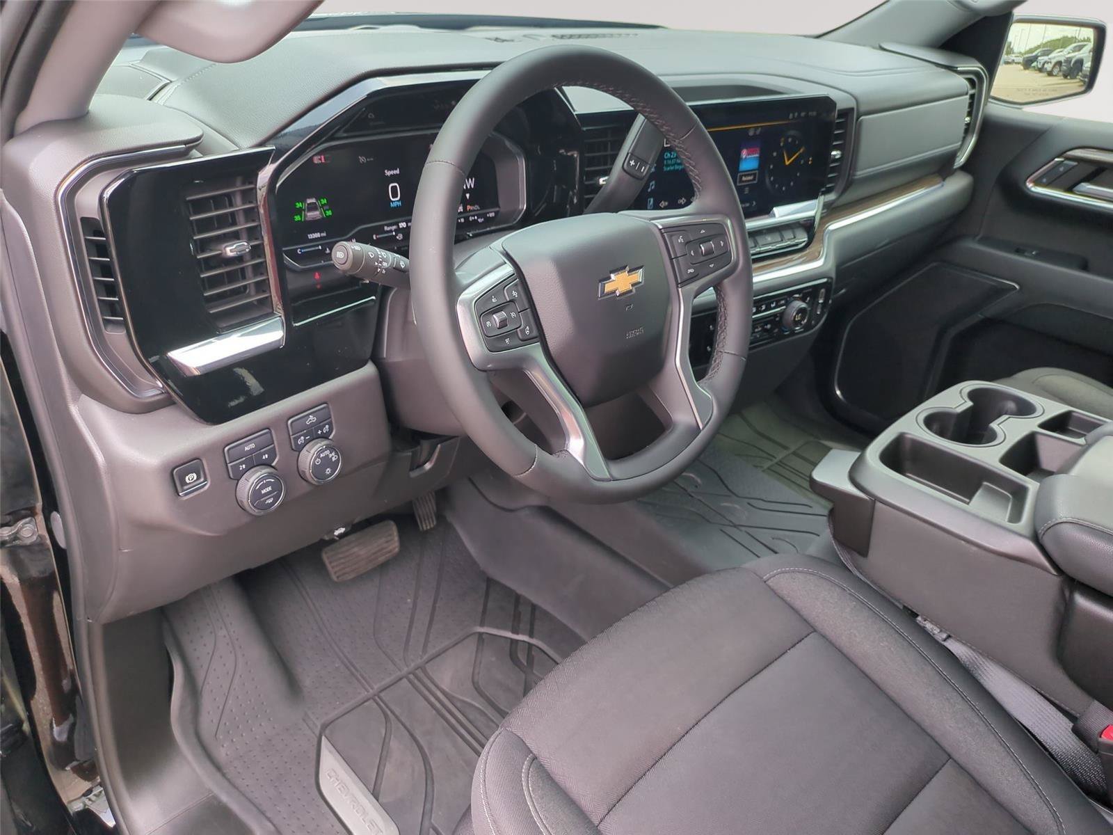 Used 2024 Chevrolet Silverado 1500 LT AWD/4WD image 16