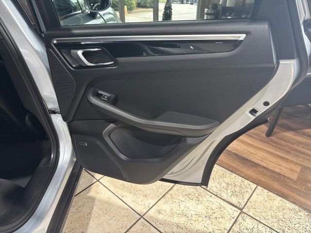 Used 2018 Porsche Macan S w/ Premium Package Plus image 27