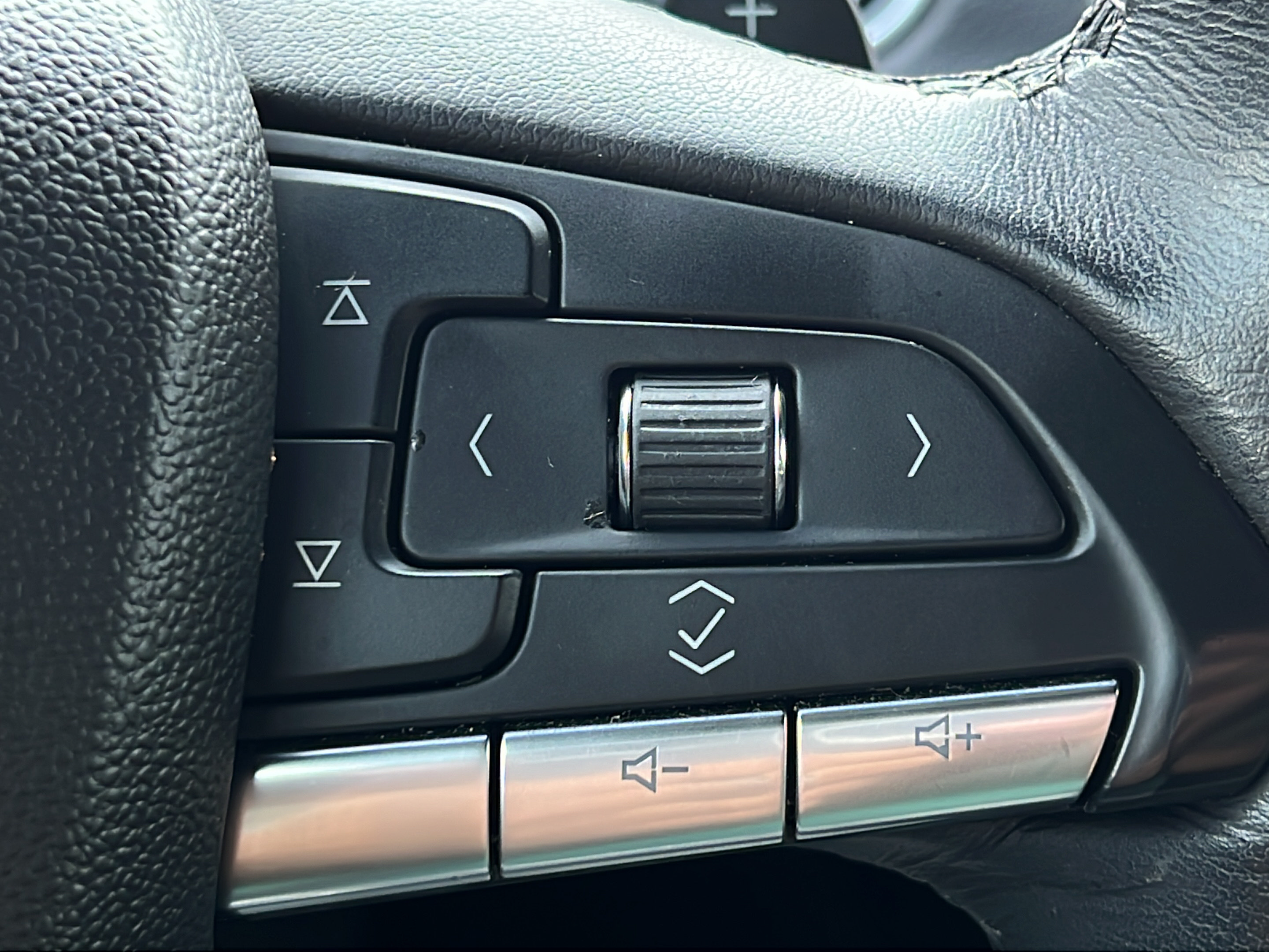Used 2023 Cadillac XT4 Premium Luxury AWD/4WD image 20