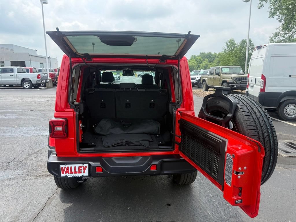 Used 2025 Jeep Wrangler Unlimited Sahara w/ Safety Group AWD/4WD image 49