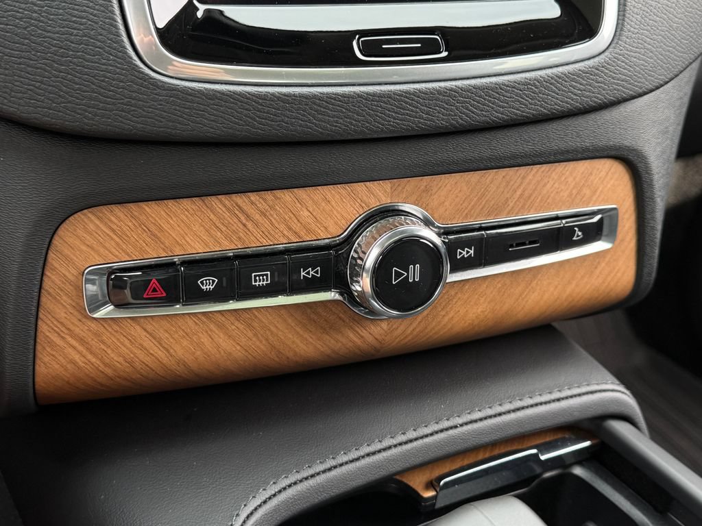 Certified 2023 Volvo XC90 B6 Plus w/ Protection Package Premier AWD/4WD image 37