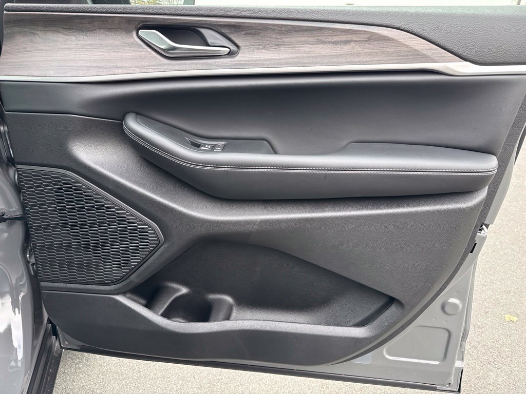 New 2027 Jeep Grand Cherokee L Limited AWD/4WD image 10