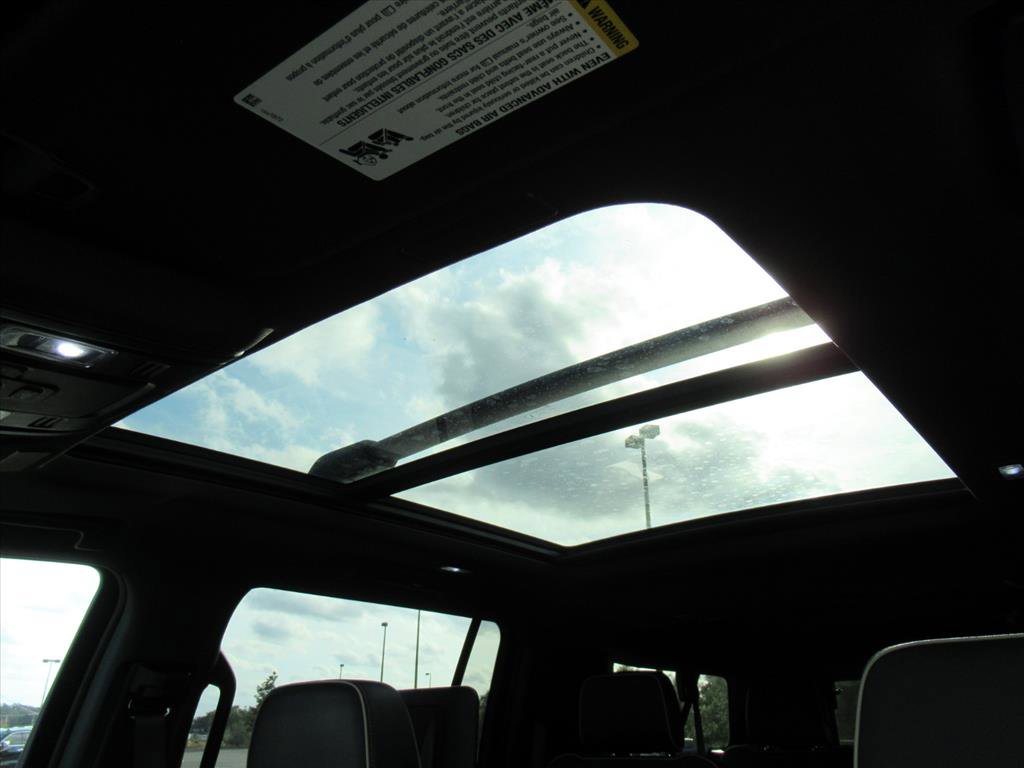 Used 2025 Chevrolet Suburban Premier image 27