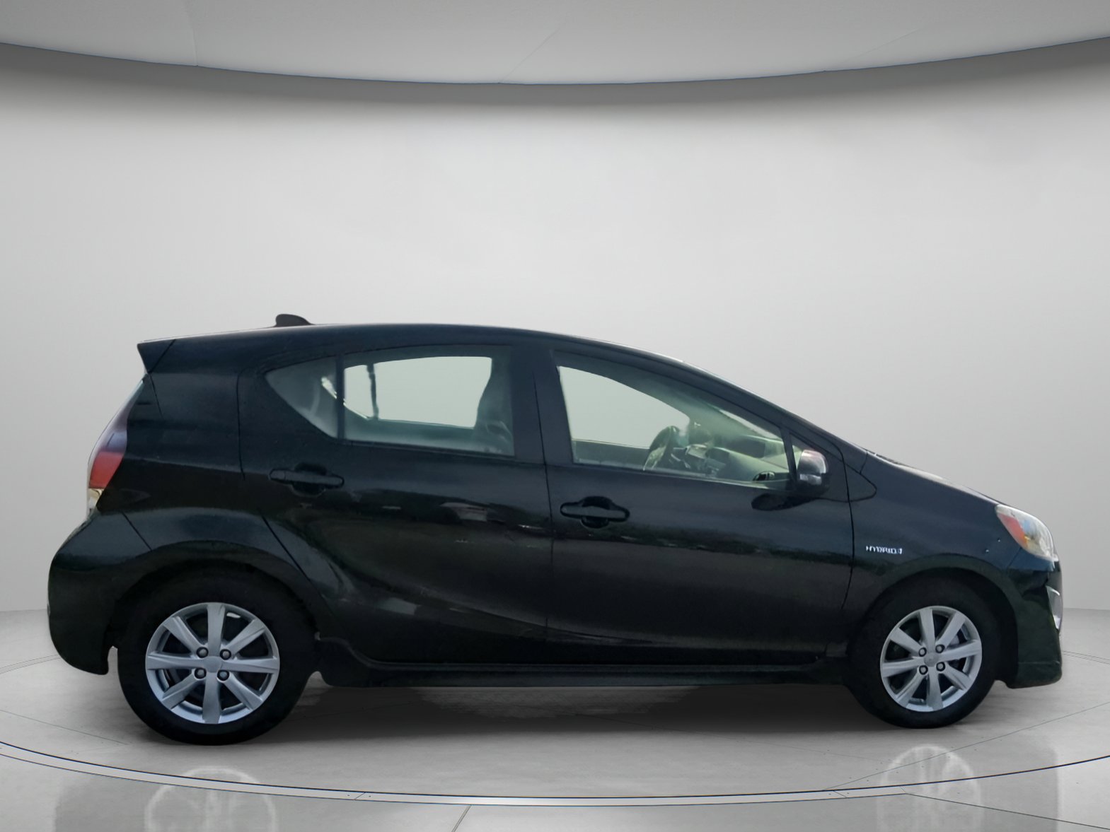 Used 2017 Toyota Prius C Two image 32