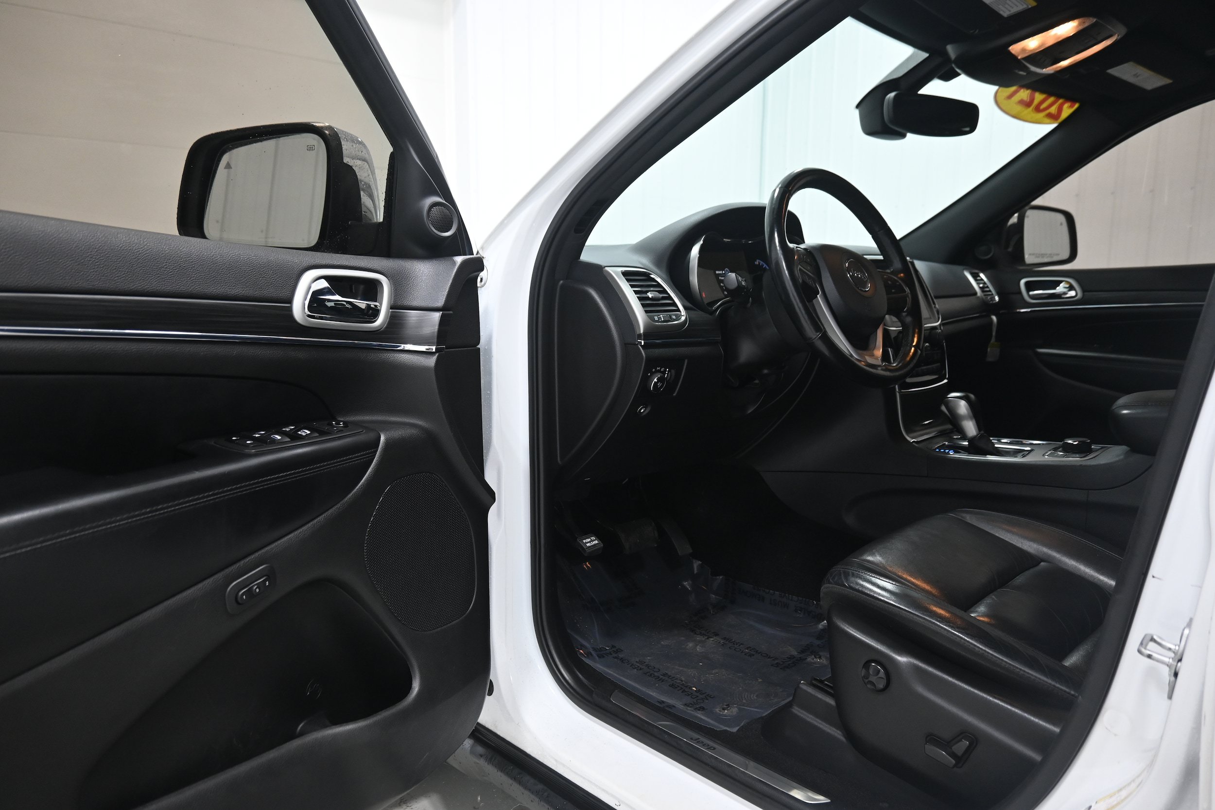 Used 2021 Jeep Grand Cherokee Limited AWD/4WD image 4