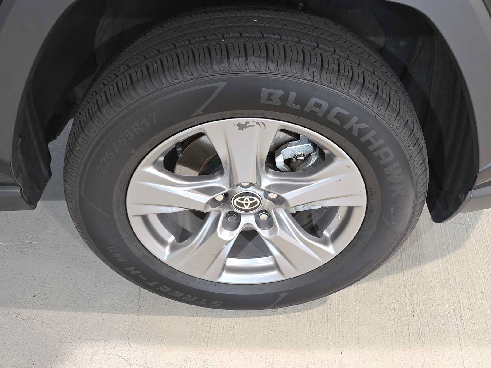 Used 2025 Toyota RAV4 XLE AWD/4WD image 9