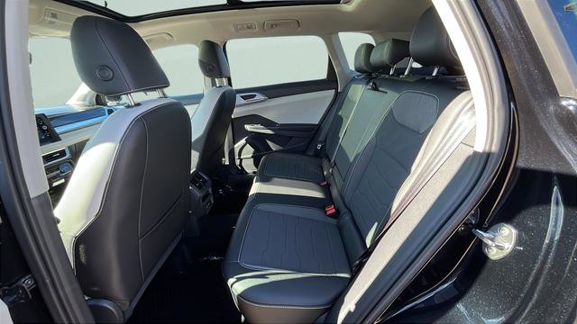 New 2026 Volkswagen Taos SE image 18