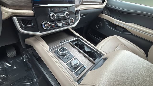 Used 2024 Ford Expedition Max Limited image 14