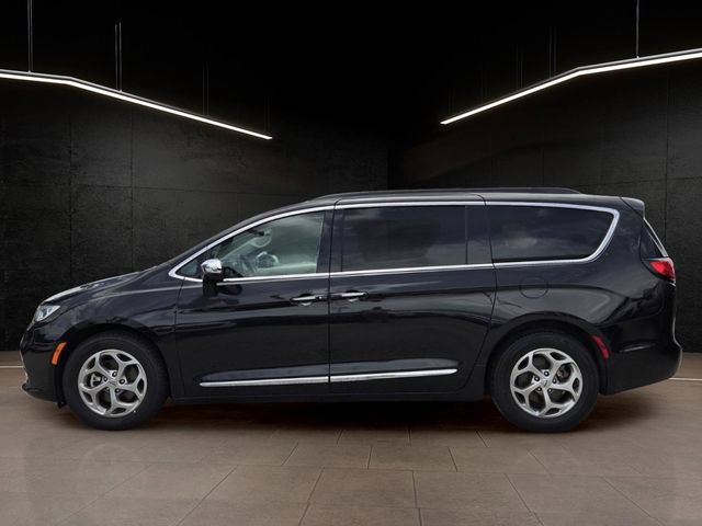 Used 2023 Chrysler Pacifica Limited FWD image 4