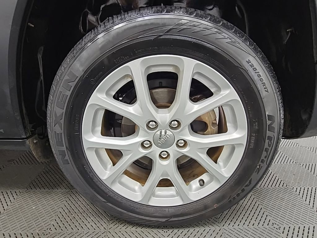 Used 2016 Jeep Cherokee Sport image 36