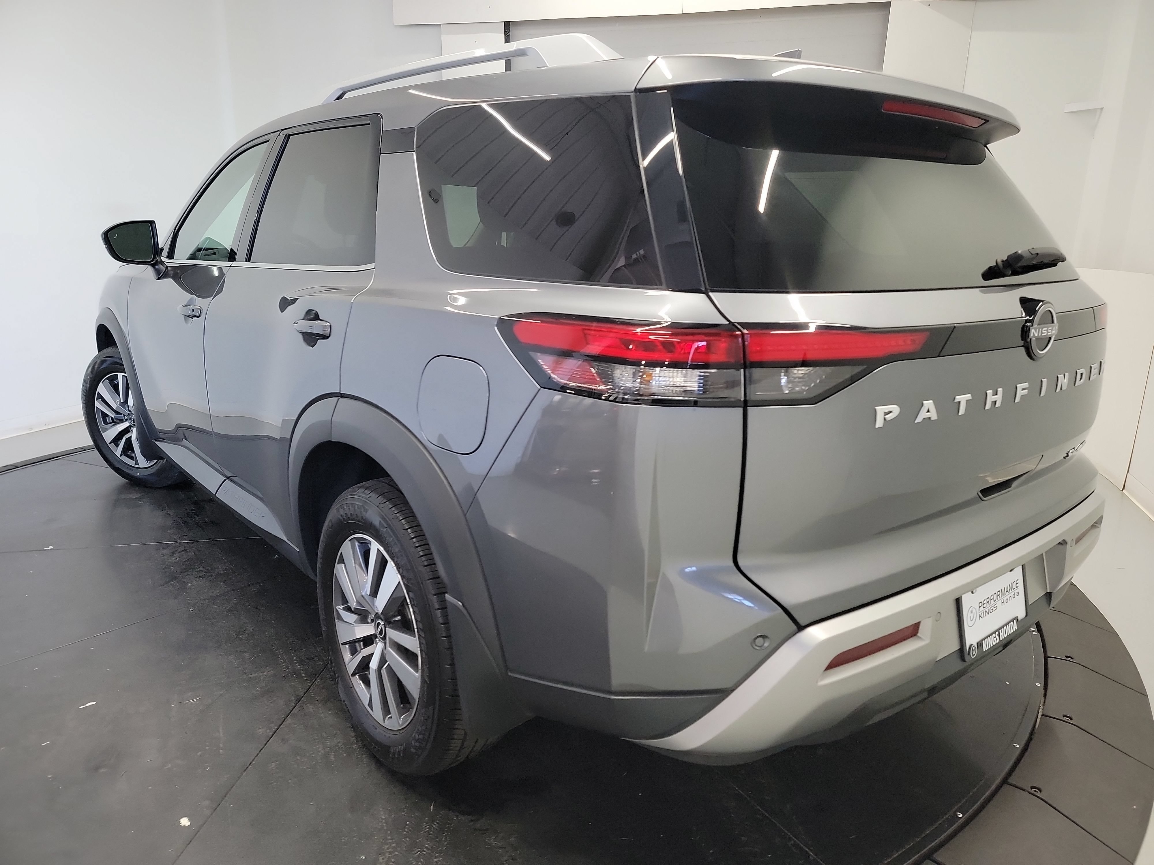 Used 2024 Nissan Pathfinder SL AWD/4WD image 6