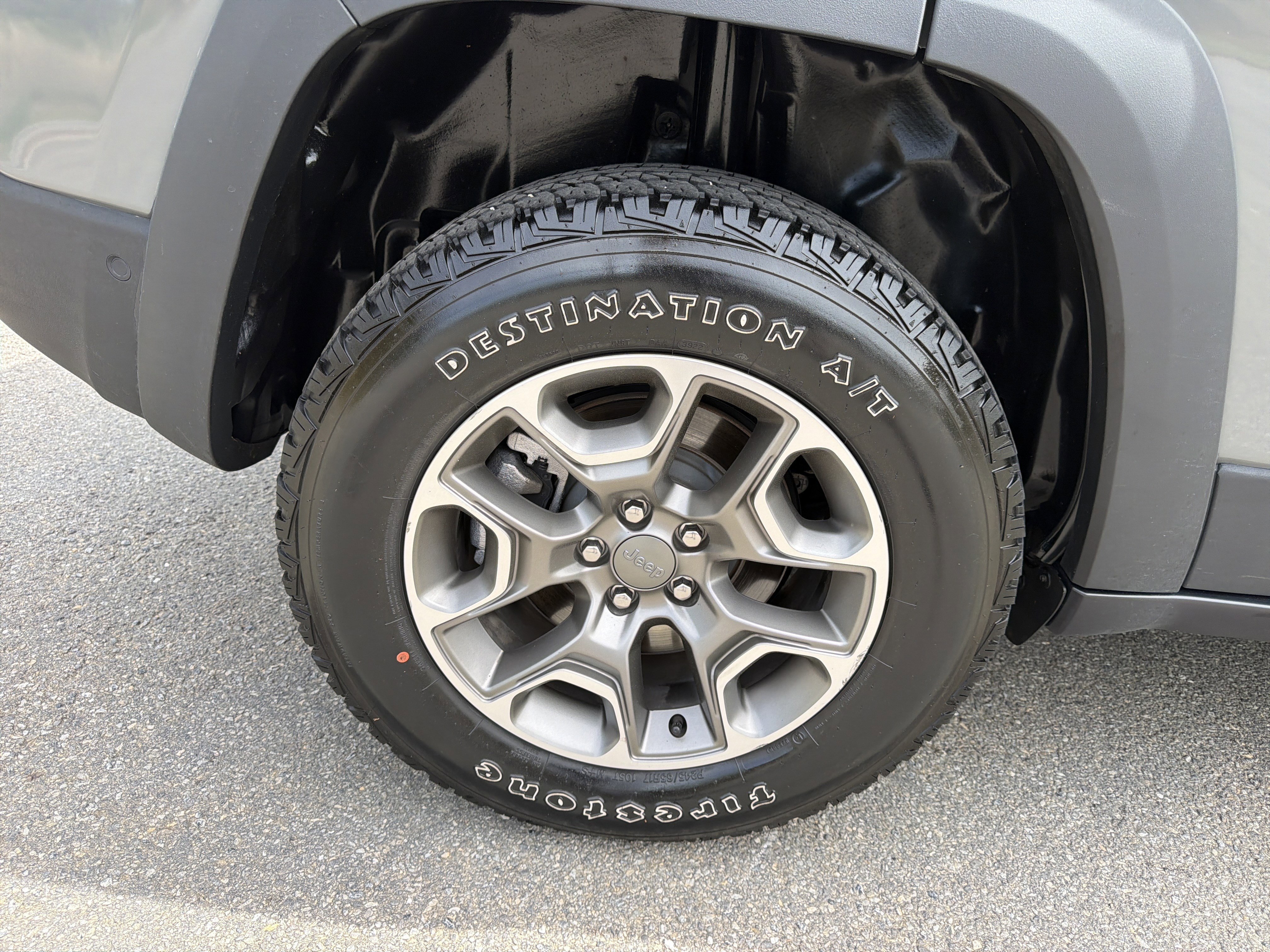 Used 2023 Jeep Cherokee Trailhawk image 17