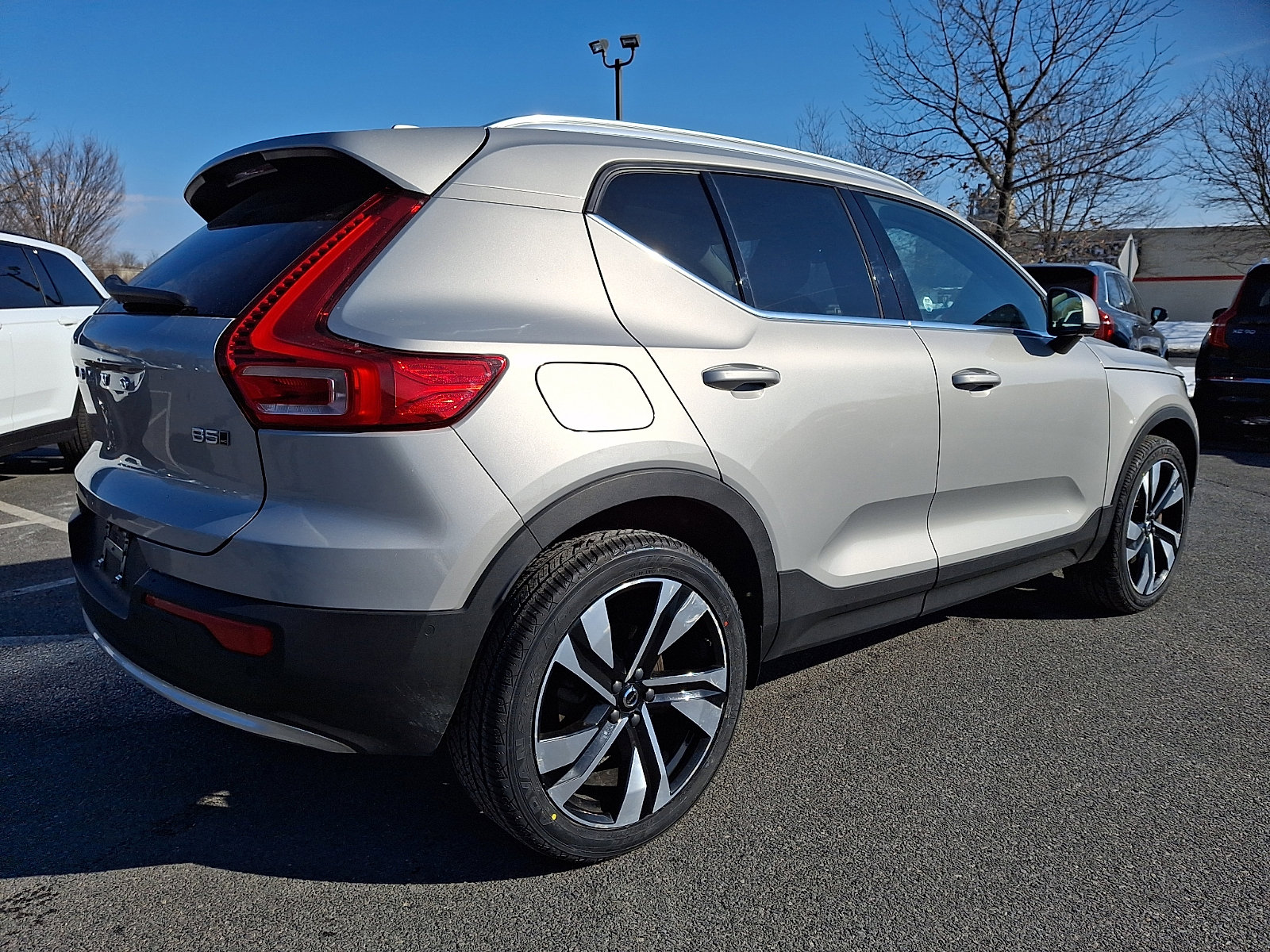 Used 2023 Volvo XC40 B5 Plus w/ Driver Assist Package image 6