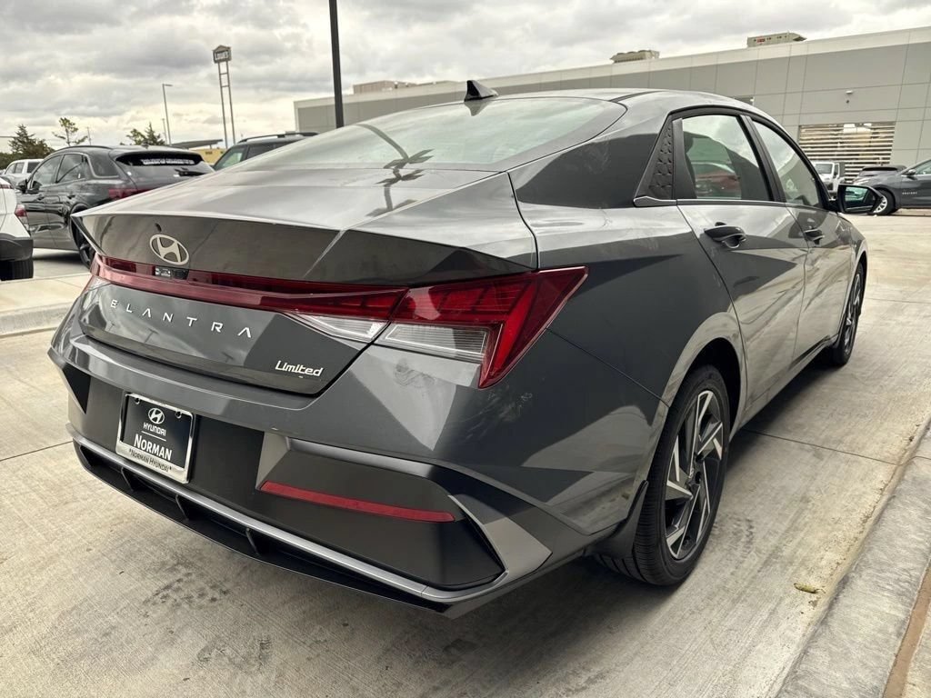 New 2026 Hyundai Elantra Limited FWD image 4
