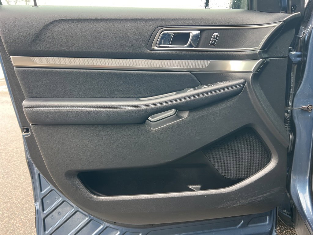 Used 2018 Ford Explorer XLT w/ Equipment Group 202A image 11