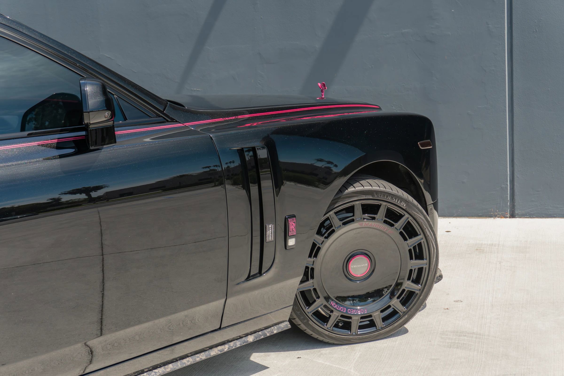 Used 2023 Rolls-Royce Phantom Sedan RWD image 39