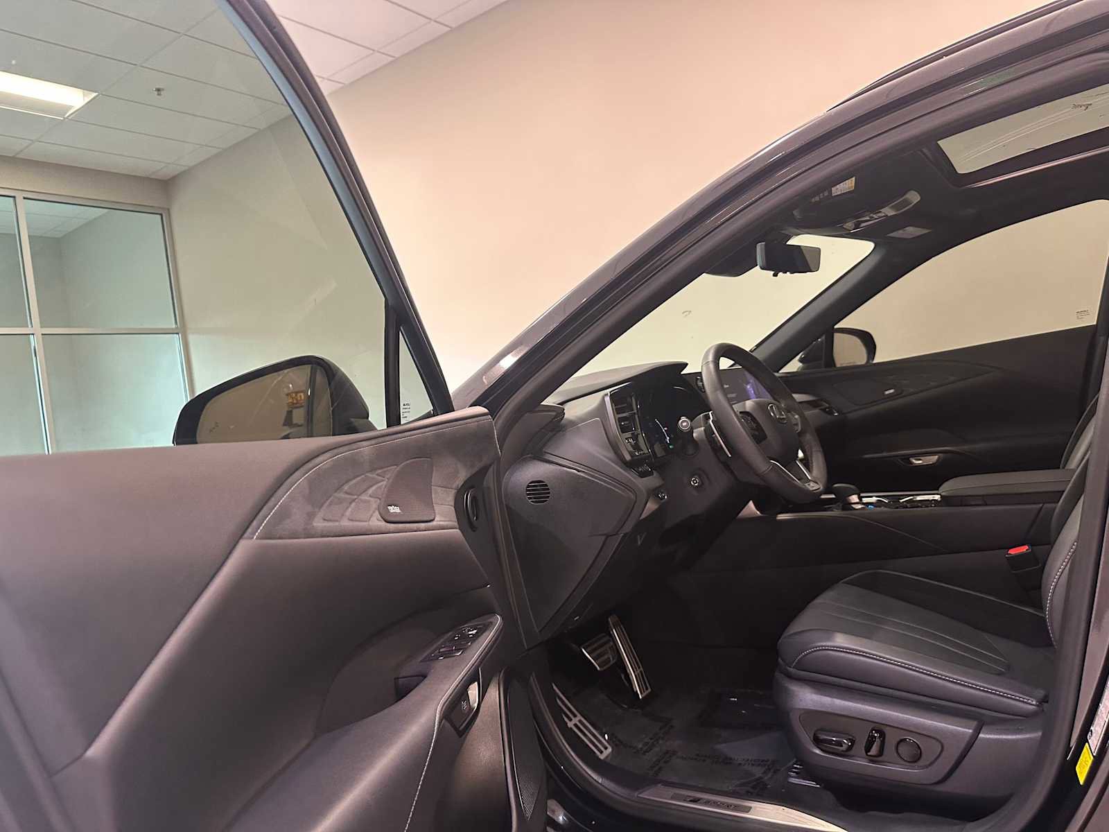 Used 2024 Lexus RX 500h F Sport w/ Convenience Package AWD/4WD image 23