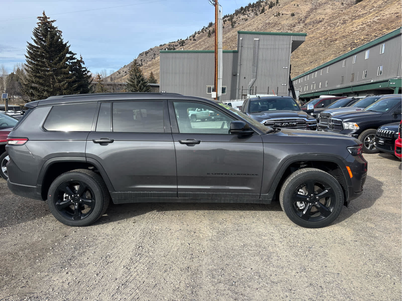 New 2025 Jeep Grand Cherokee L Laredo image 13