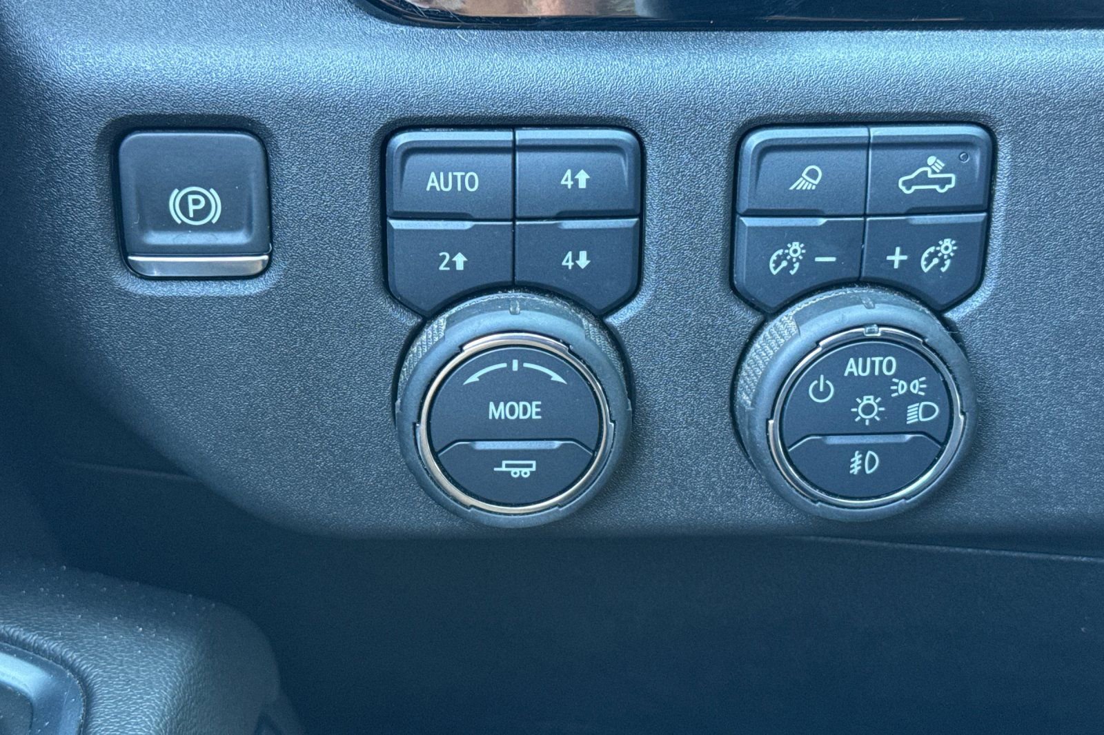 Used 2025 Chevrolet Silverado 2500 LTZ w/ LTZ Premium Package image 38