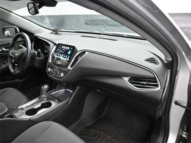 Used 2017 Chevrolet Malibu LT image 9