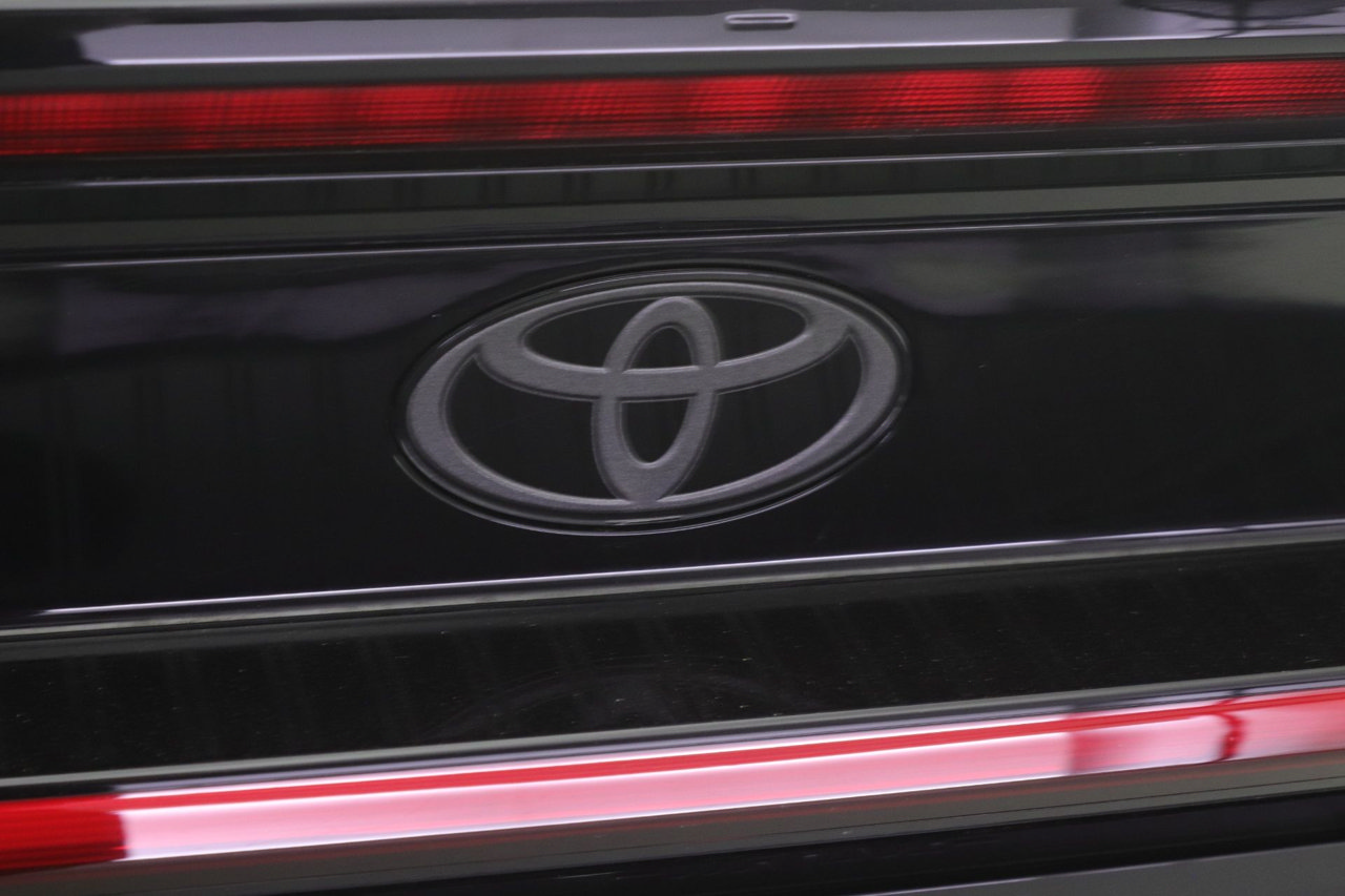 Used 2024 Toyota Prius XLE FWD image 19