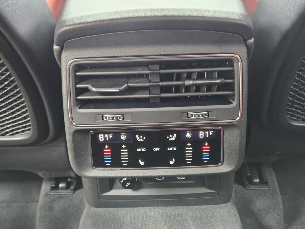 Used 2025 Audi SQ8 Premium Plus image 38