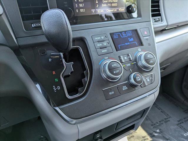 Used 2015 Toyota Sienna LE image 12