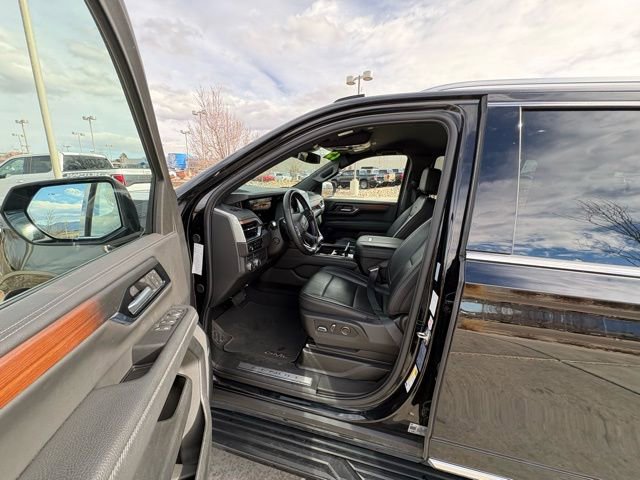 Used 2025 GMC Yukon XL Denali image 12