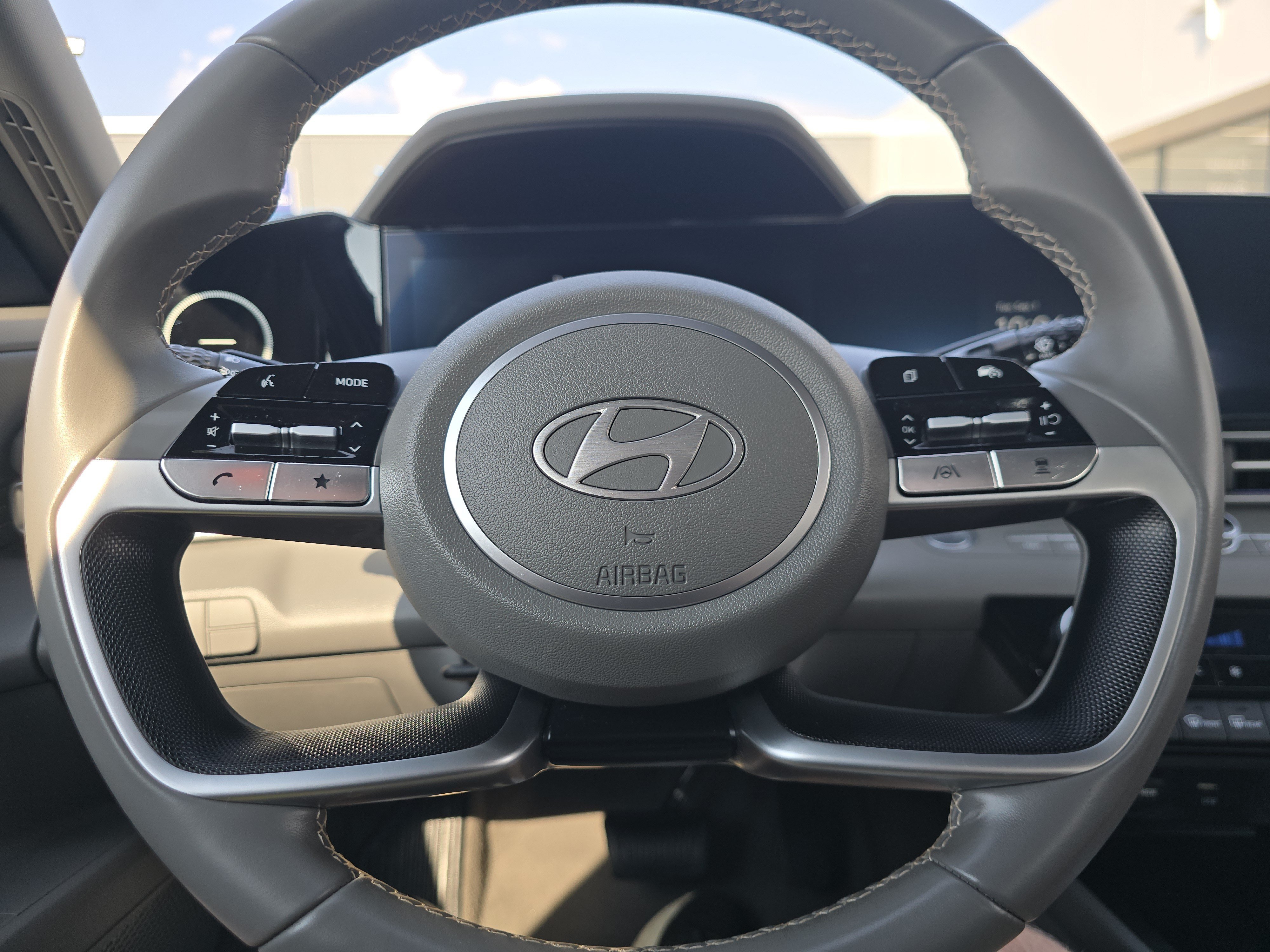 Used 2024 Hyundai Elantra SEL w/ Convenience Package FWD image 24