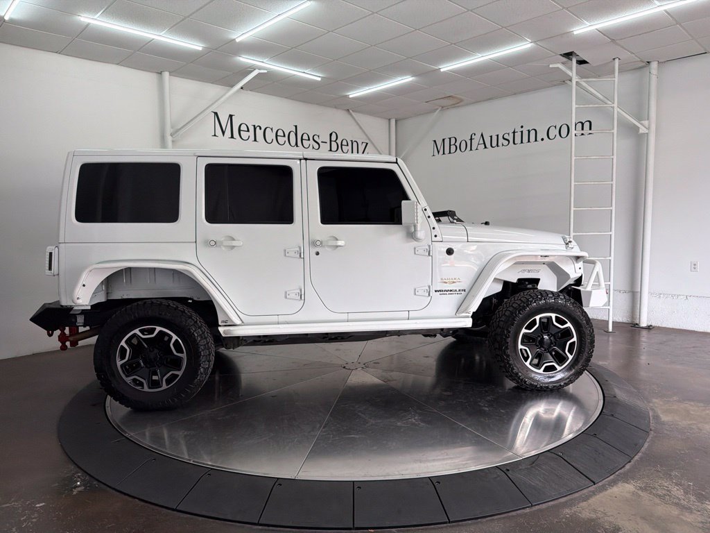 Used 2015 Jeep Wrangler Unlimited Sahara w/ Connectivity Group AWD/4WD image 8