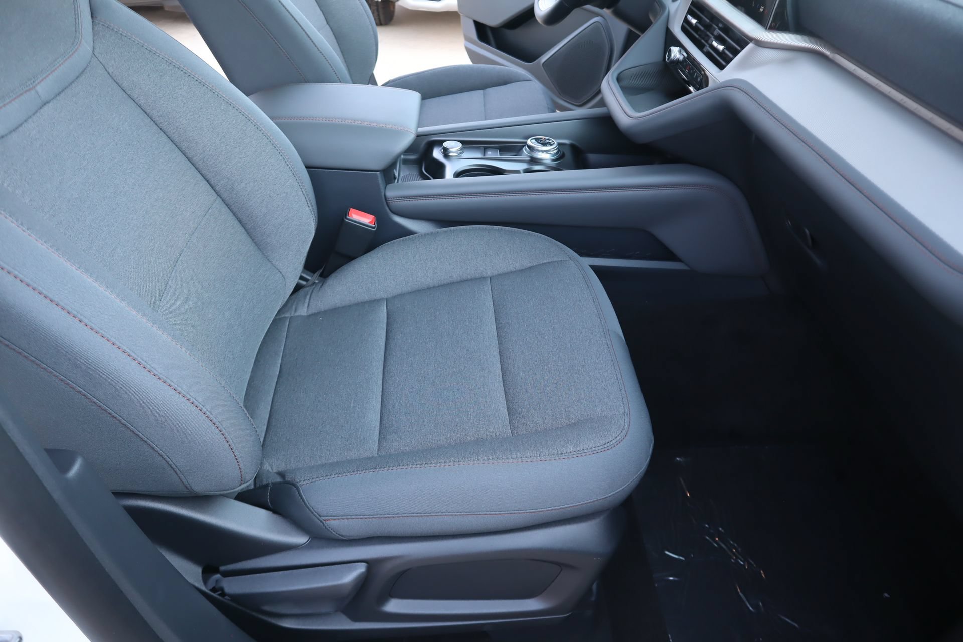New 2026 Ford Explorer Active RWD image 15