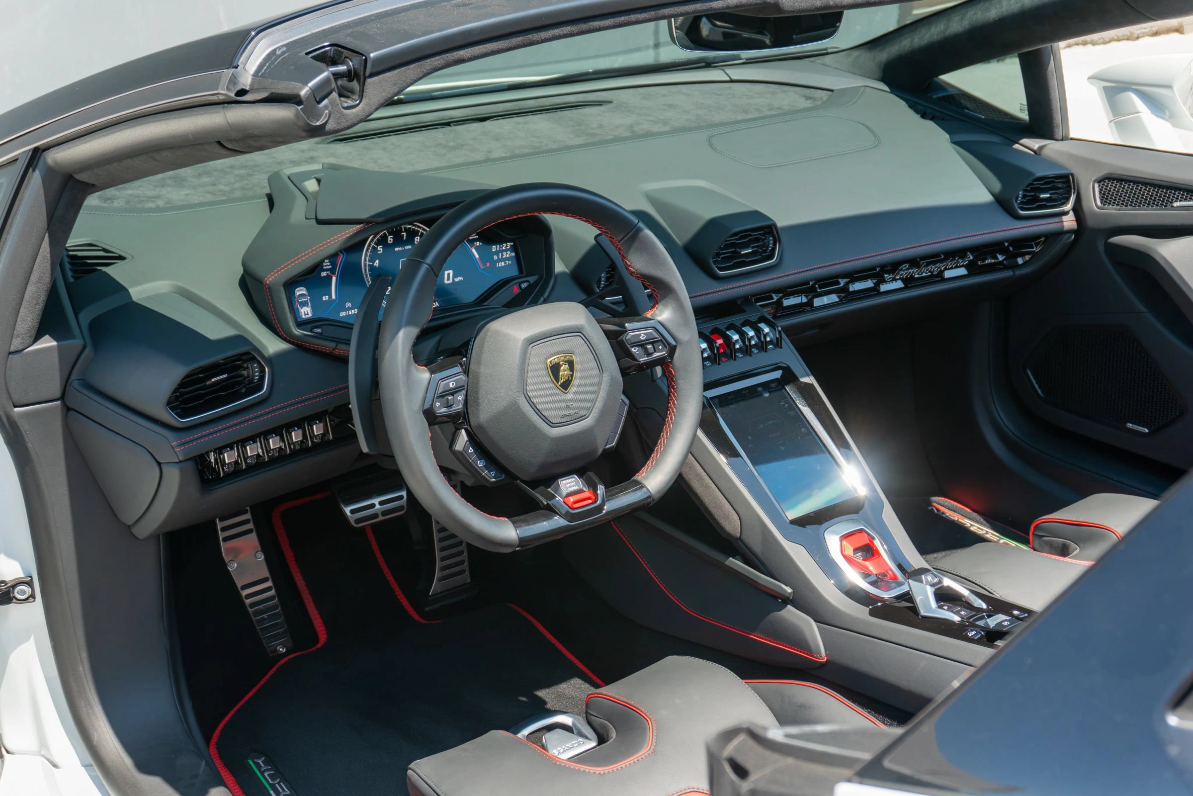Used 2023 Lamborghini Huracan EVO RWD image 18