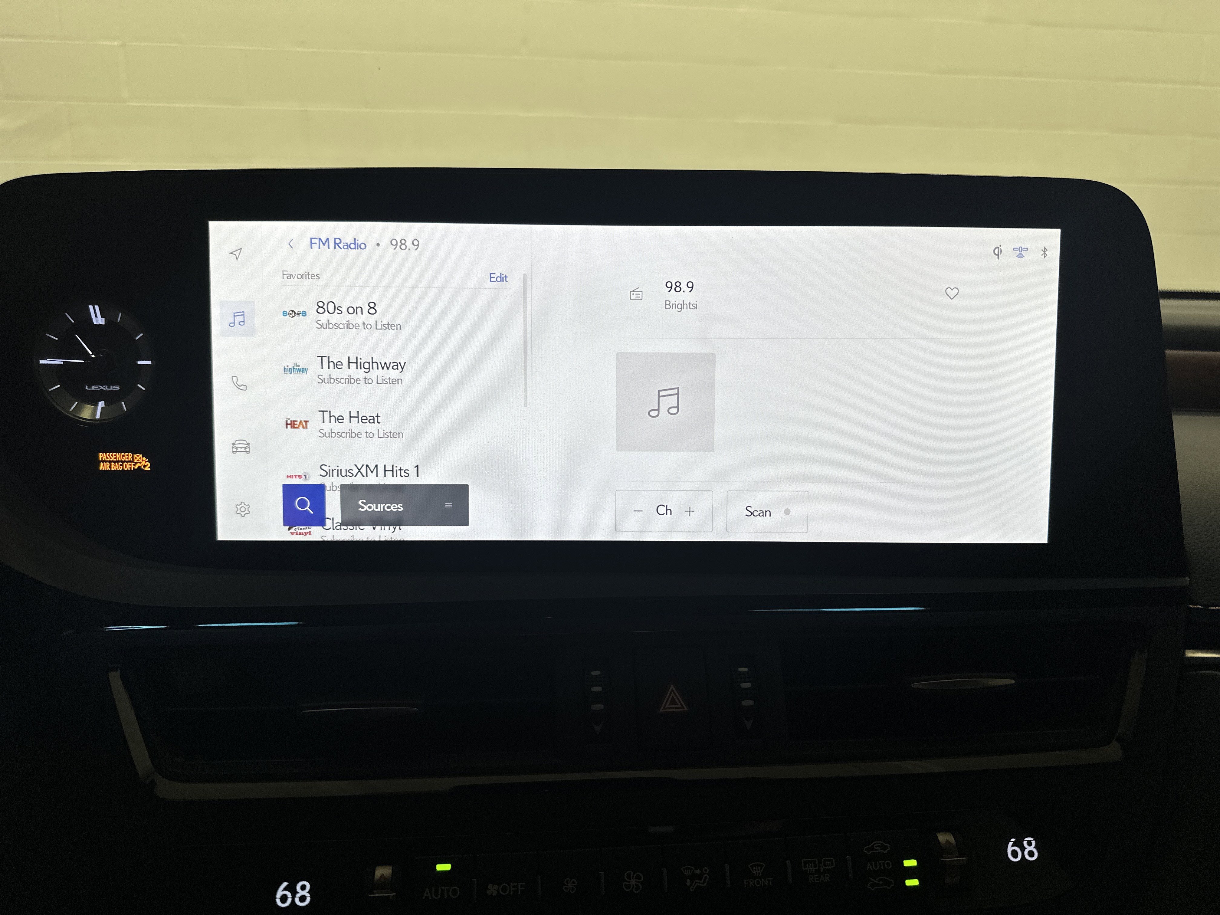 Certified 2025 Lexus ES 350 Luxury w/ Accessory Package (Z1) image 23