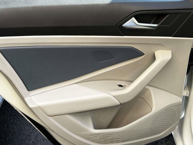 Used 2025 Volkswagen Jetta SE image 12