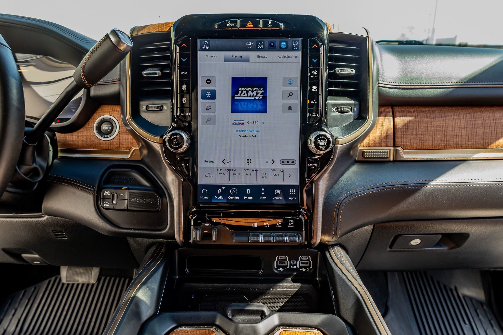 Used 2024 RAM 2500 Limited w/ Safety Group image 25