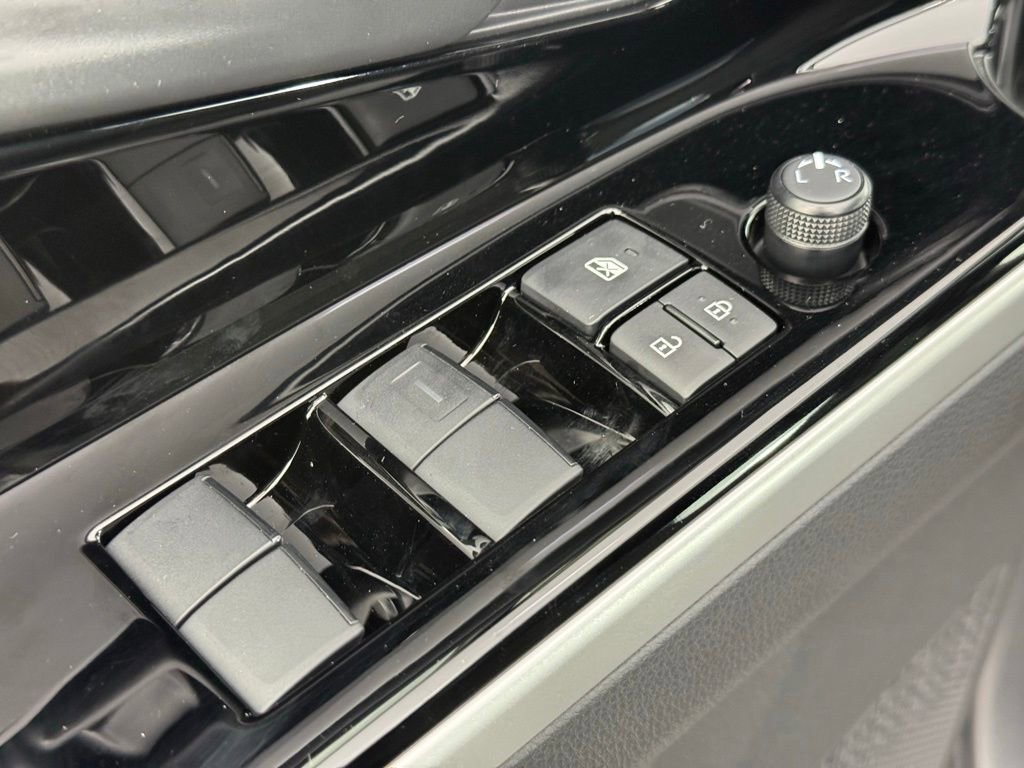 Used 2025 Subaru Solterra Premium w/ Premium Convenience Package image 17