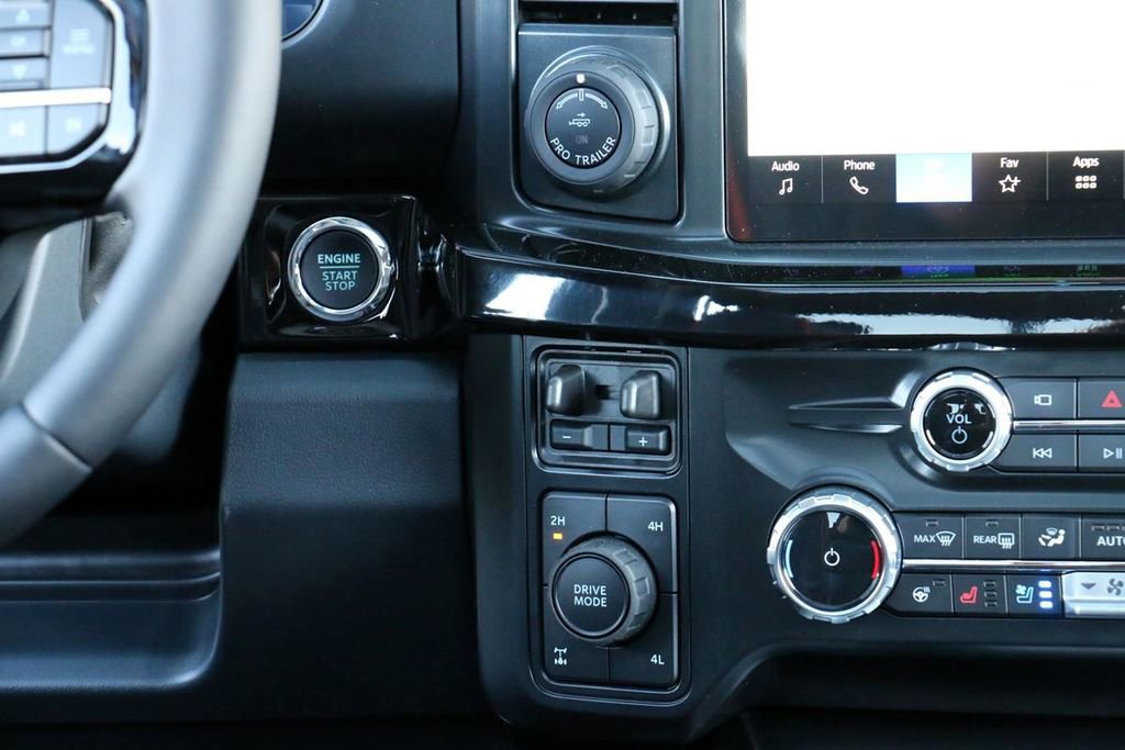 New 2026 Ford F250 Lariat w/ Black Appearance Package image 32