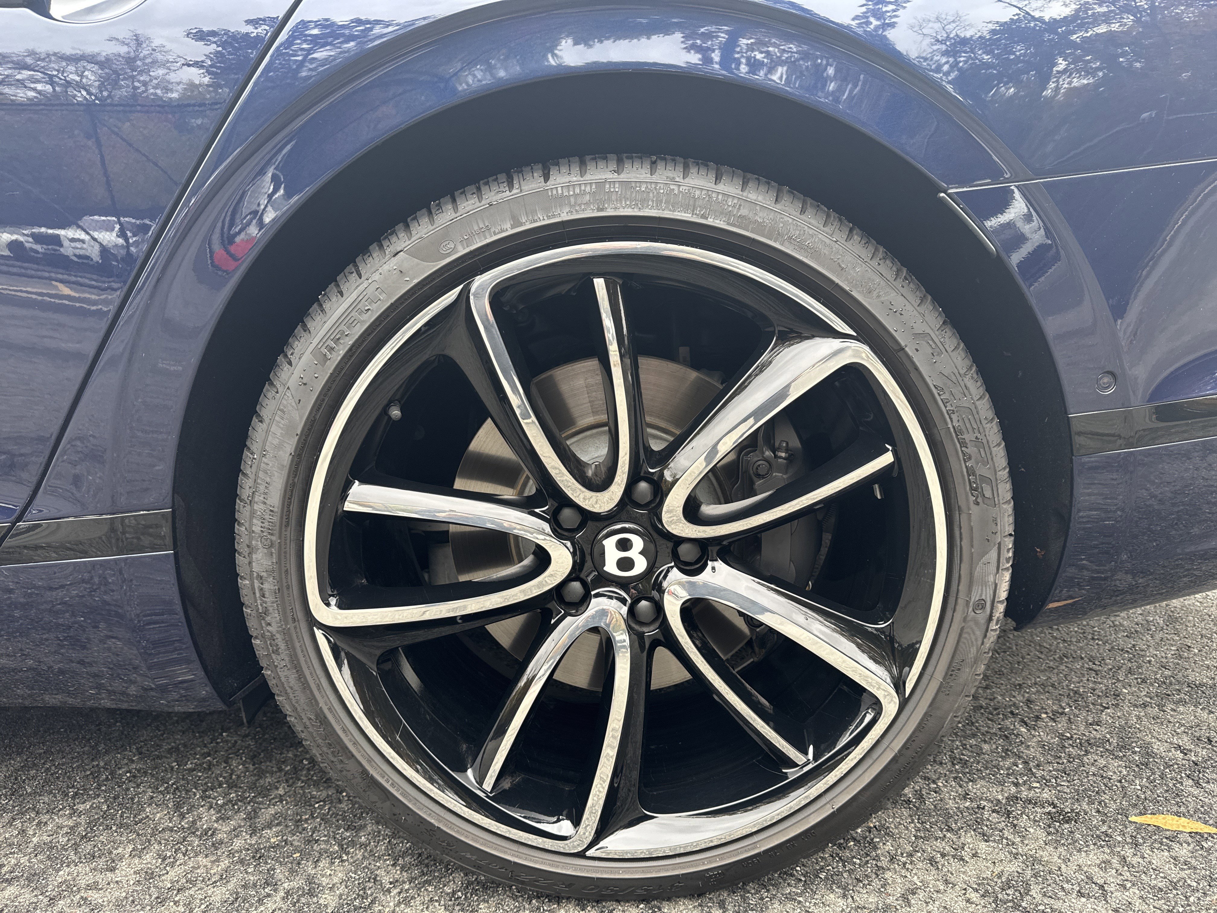 Used 2024 Bentley Flying Spur V8 image 10