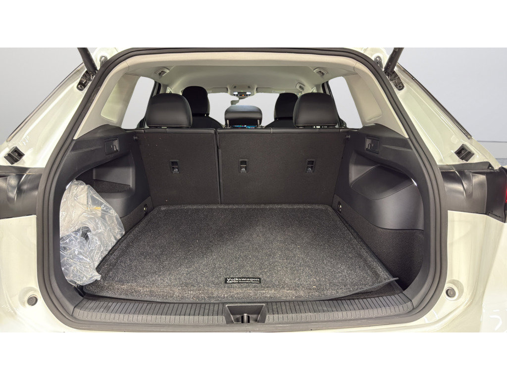 Certified 2025 Volkswagen Tiguan SE AWD/4WD image 39