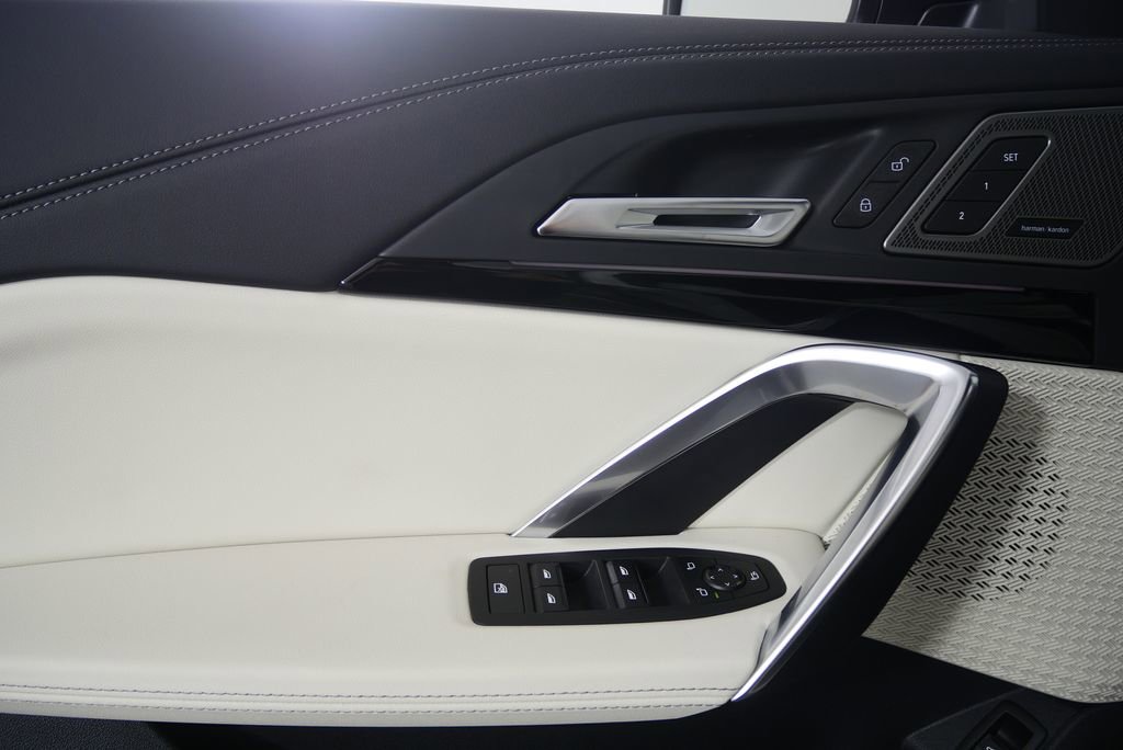 Used 2026 BMW X1 xDrive28i image 8