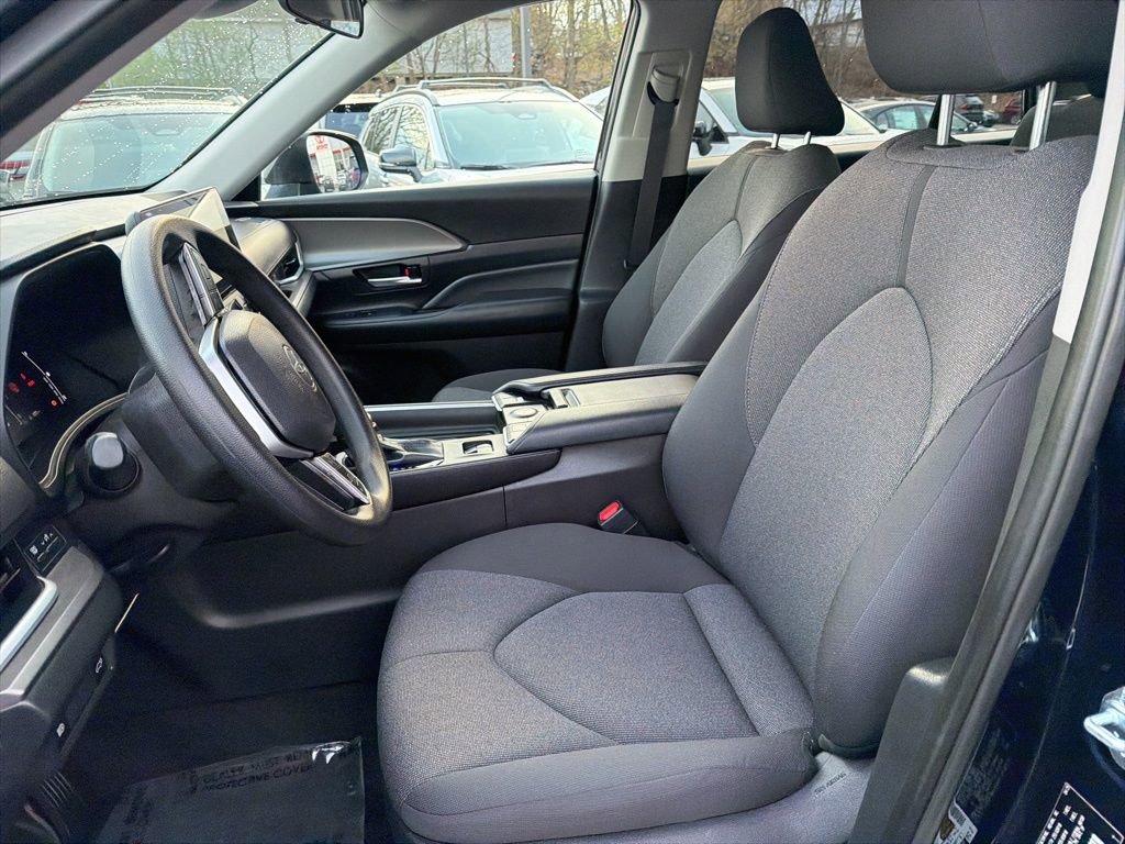 Used 2025 Toyota Grand Highlander AWD image 25