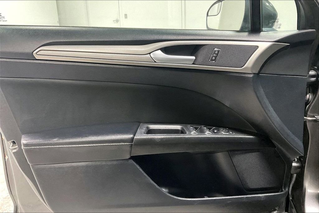 Used 2018 Ford Fusion SE w/ Fusion SE Technology Package image 20