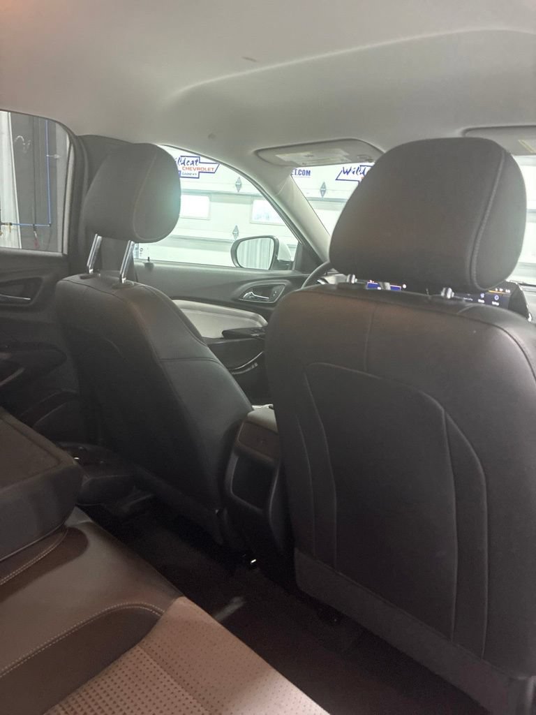 Used 2025 Chevrolet Trax LT FWD image 36