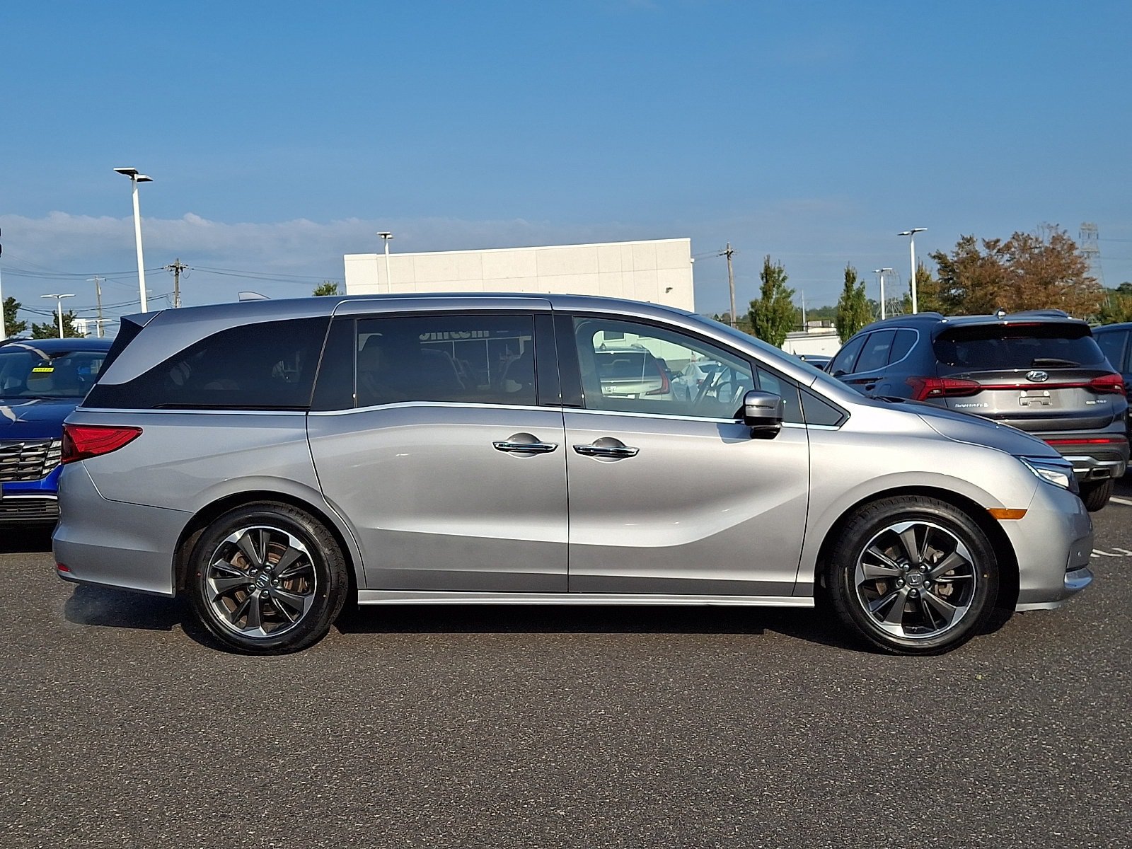 Used 2023 Honda Odyssey Elite image 7