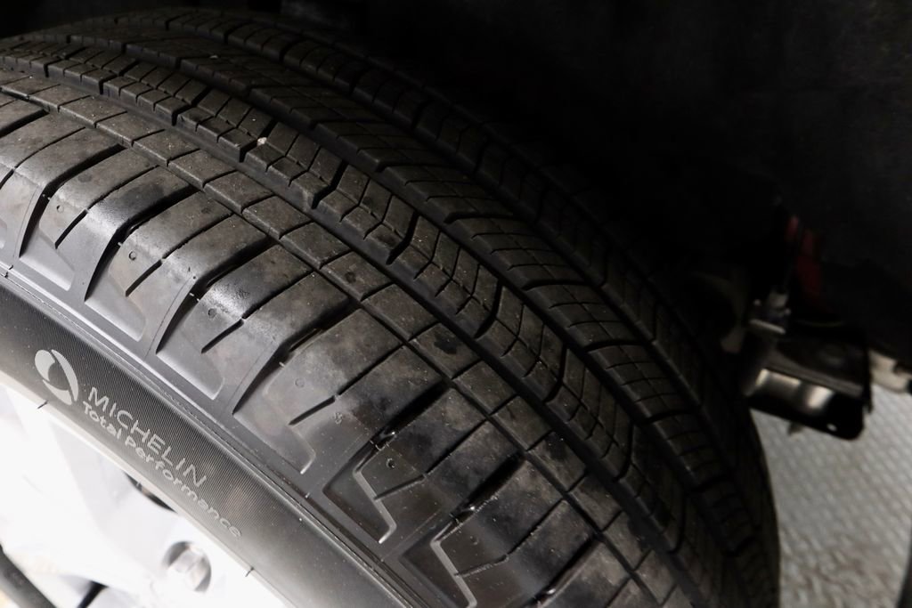 Used 2024 Jeep Grand Cherokee Limited w/ Luxury Tech Group II image 20