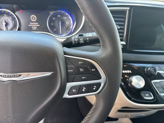 Used 2024 Chrysler Pacifica Touring-L FWD image 18