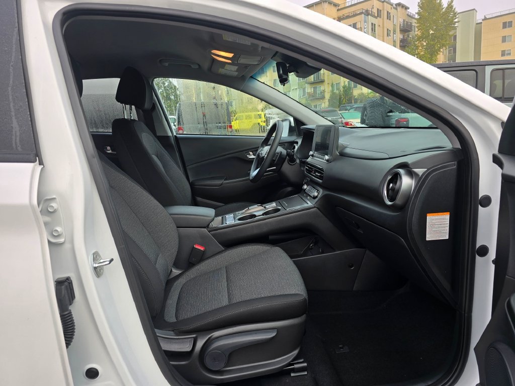 Used 2023 Hyundai Kona SE FWD image 11