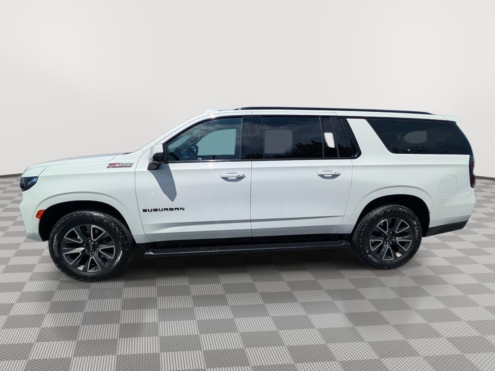 Used 2023 Chevrolet Suburban Z71 w/ Luxury Package AWD/4WD image 2