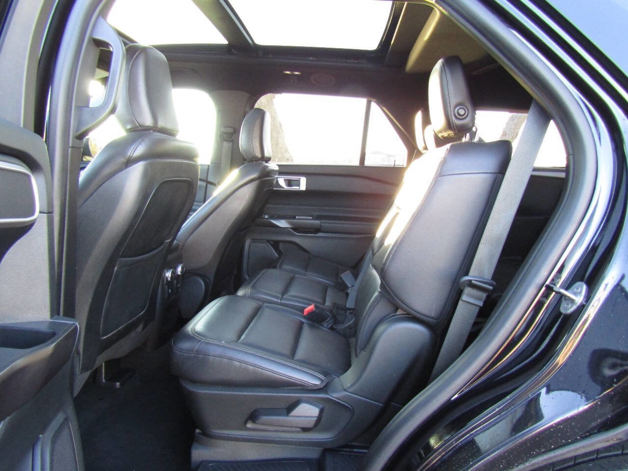 Used 2020 Ford Explorer XLT w/ Equipment Group 202A image 10