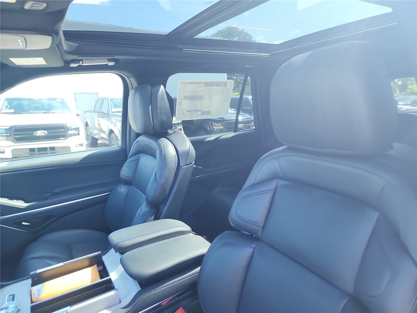 New 2027 Lincoln Navigator Reserve w/ Jet Appearance Package AWD/4WD image 14